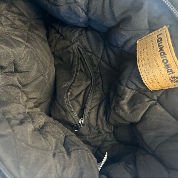 Elegant Laundromat Eva Knit Satchel with Snowflake Design in Black and Grey - Picture 6 of 7